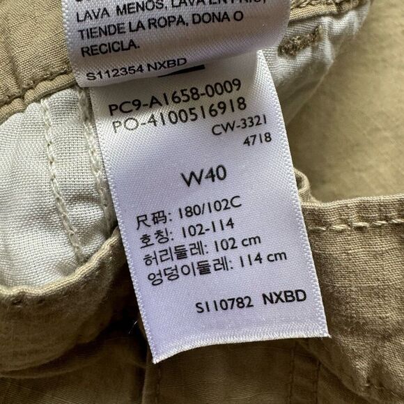 Signature Levi’s Tan Cargo Pants Lightweight Essential Men’s Size 40 Outdoors - Picture 8 of 16